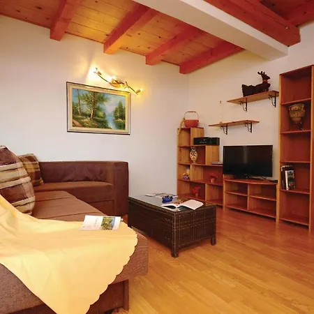 4 Bedroom Cozy In Jakacici Batlug