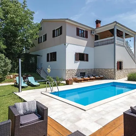 4 Bedroom Cozy In Jakacici Nyaraló Batlug