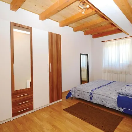 4 Bedroom Cozy In Jakacici Batlug