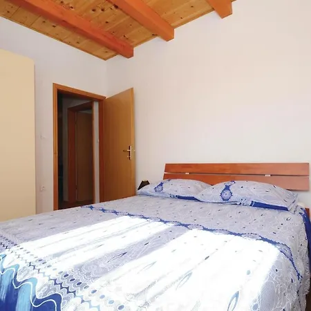 4 Bedroom Cozy In Jakacici Nyaraló *