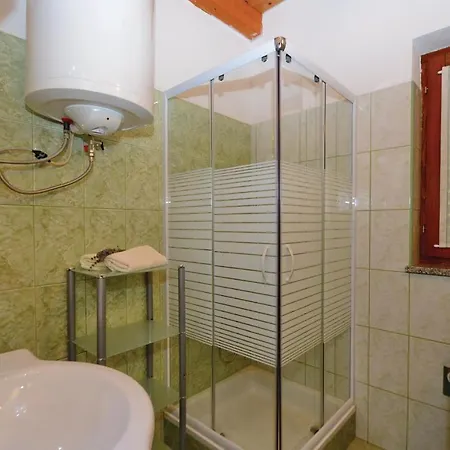 4 Bedroom Cozy In Jakacici Nyaraló