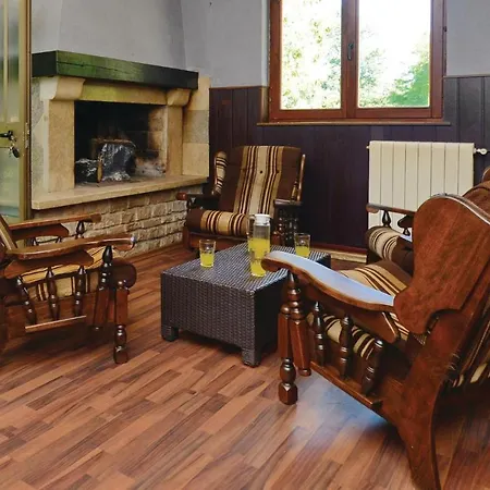 Nyaraló 4 Bedroom Cozy In Jakacici *
