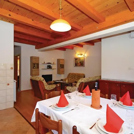 4 Bedroom Cozy In Jakacici * Batlug