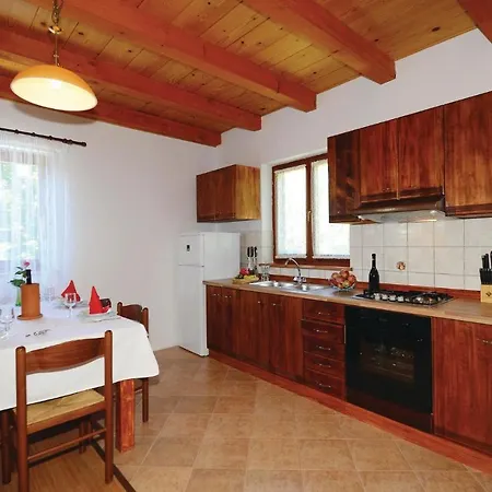 4 Bedroom Cozy In Jakacici Nyaraló