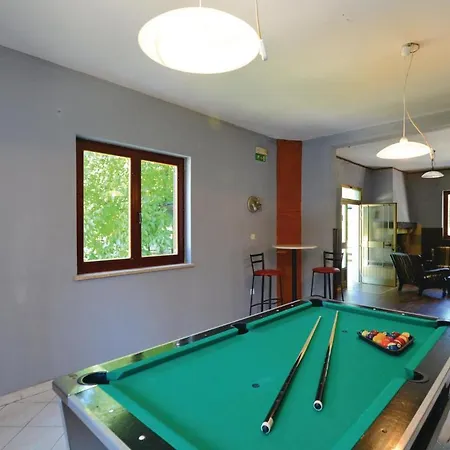 4 Bedroom Cozy In Jakacici *