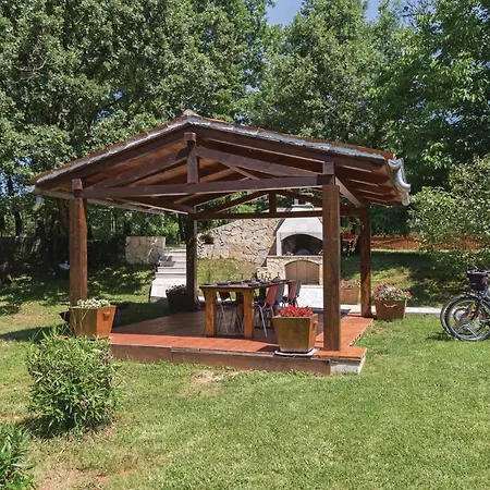 4 Bedroom Cozy In Jakacici