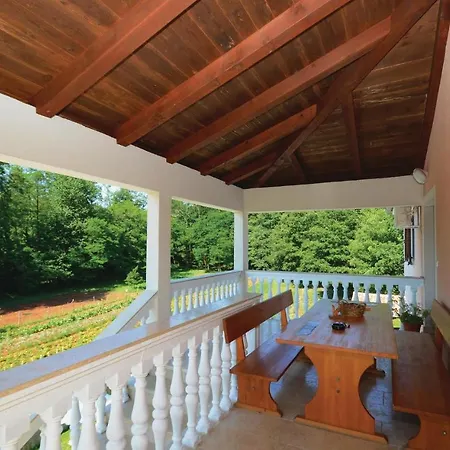 4 Bedroom Cozy In Jakacici Nyaraló Batlug